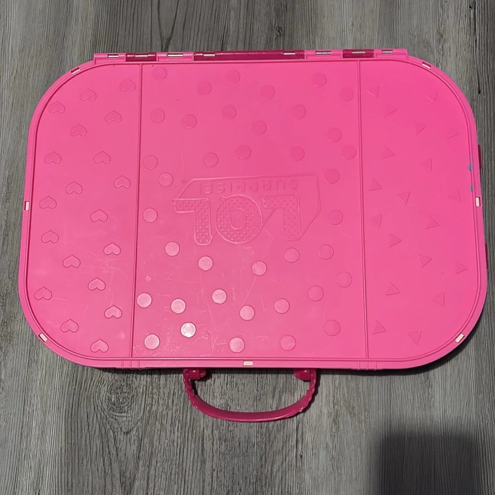 LOL Suprise Lot in plastic carrying case - Picture 4 of 5